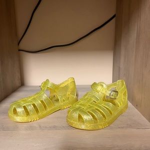 Size 8 glitter jelly sandals